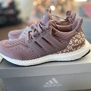 Adidas Ultraboost 5.0 DNA Women’s Sneaker NIB size 8 ultra boost Mauve/leopard